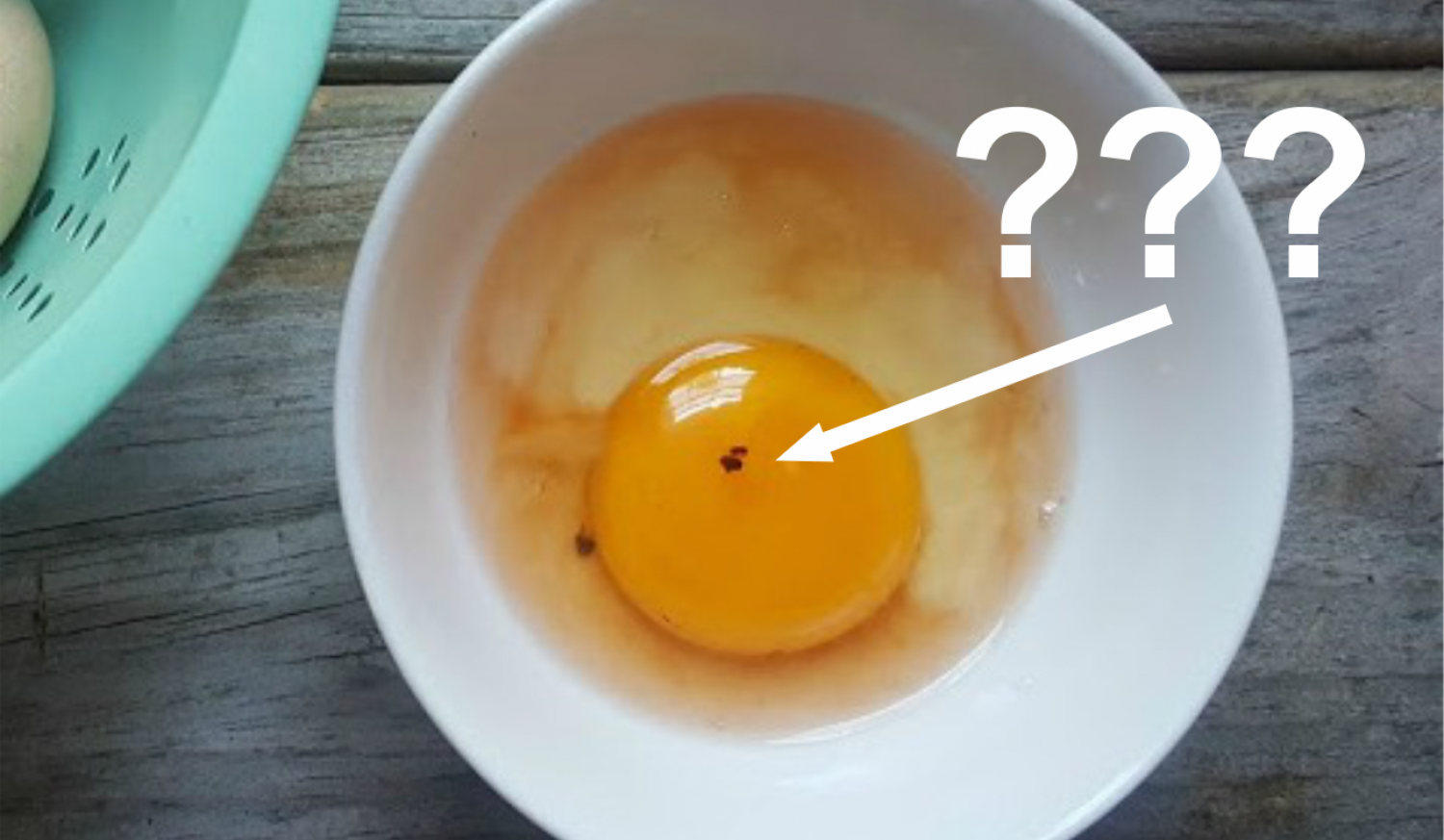 Mik ezek a vérszerű foltok a tojásban? Meg szabad enni az ilyen tojást?