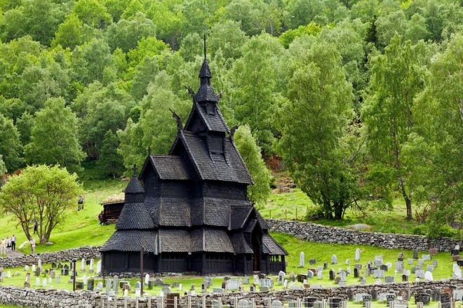 Mesébe illő fekete templomok Norvégiában